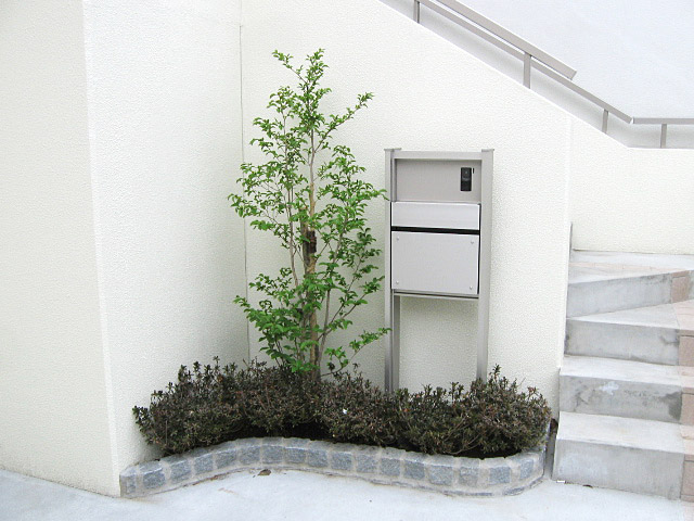 外構工事 玄関の植栽