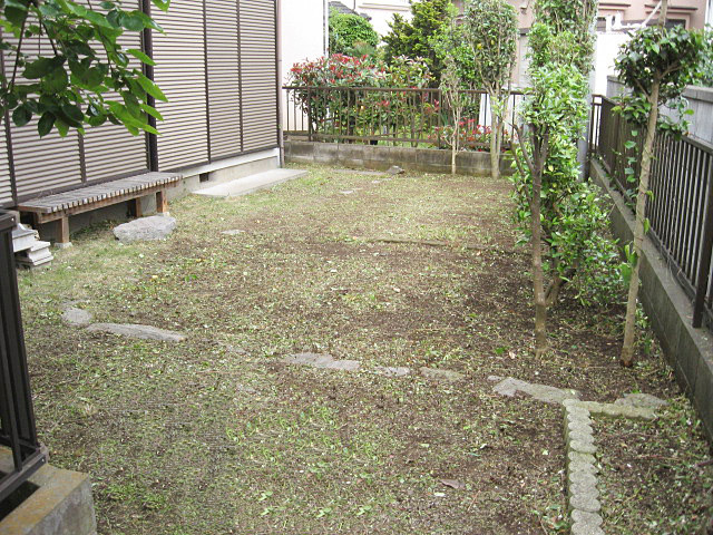 住宅空き家の草刈り除草作業後