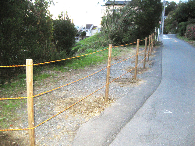 私有地立入禁止 木柵設置作業